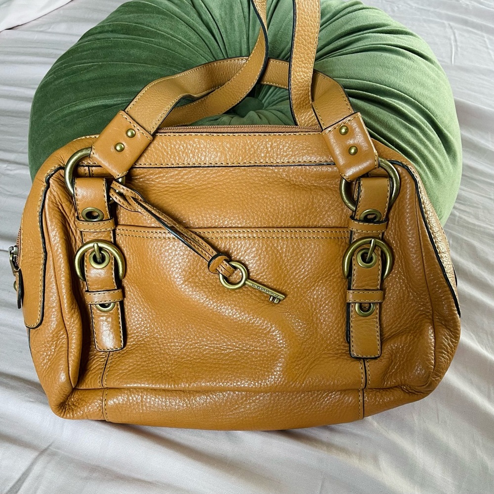Vintage Fossil Beautiful Leather Handbag!!